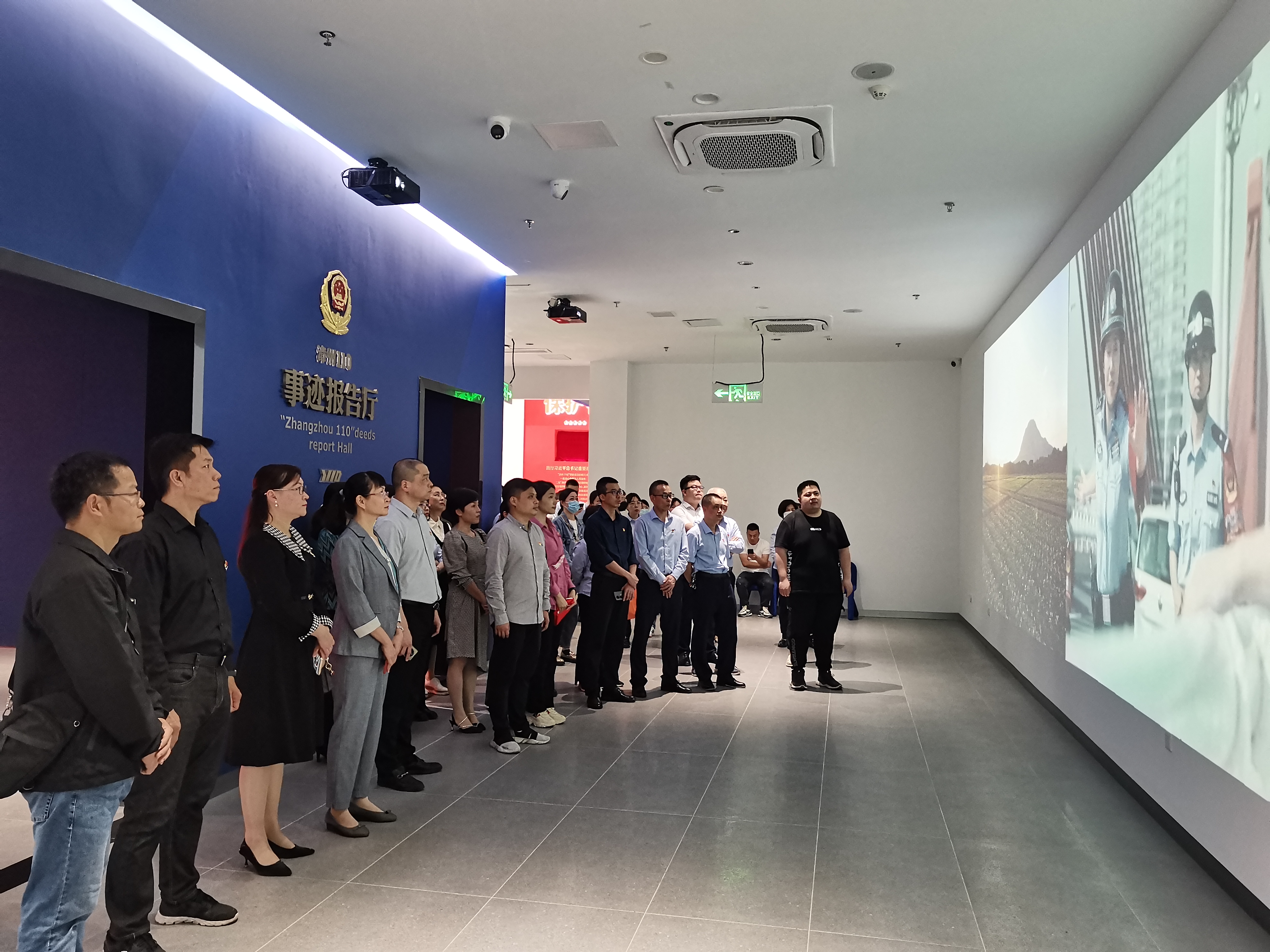 学习“漳州110”先进典型 弘扬争先创优精神——福建省明欣集团有限公司党支部走进“漳州110”事迹展览馆(图2)